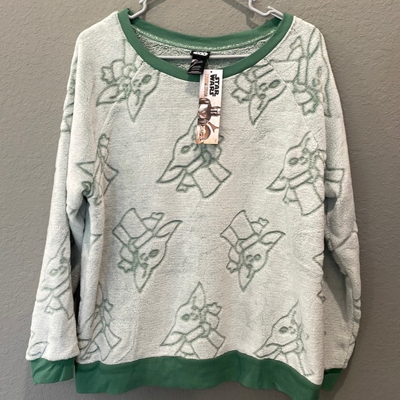 Star Wars Other - Star Wars Mandalorian fleece cozy loungewear sleepwear top